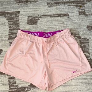 Nike Women’s shorts in Peach Active wear Work out Athleisure Yoga Size L
